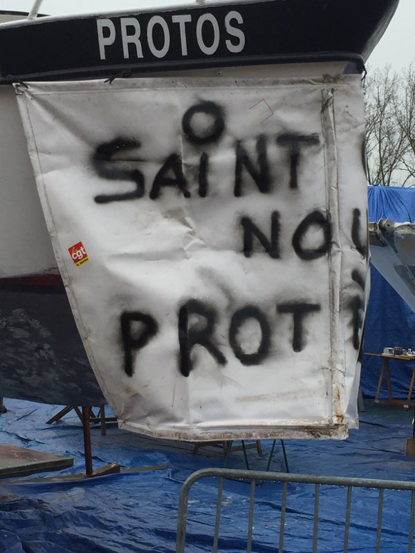 Banderole vue sur le coté dediée au Saint Offert