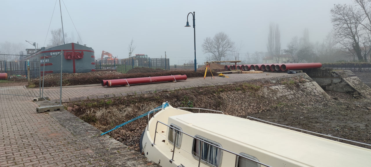 Canalisations futures traversant le canal pour relier Briennon à la station d'épuration