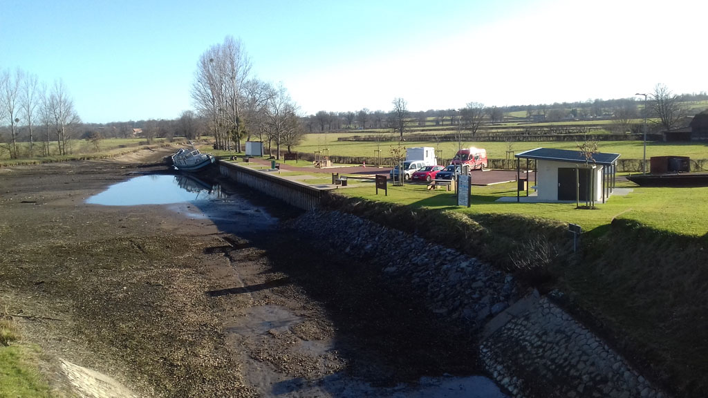 Niveau du canal dans le port de Briennon - 1m54