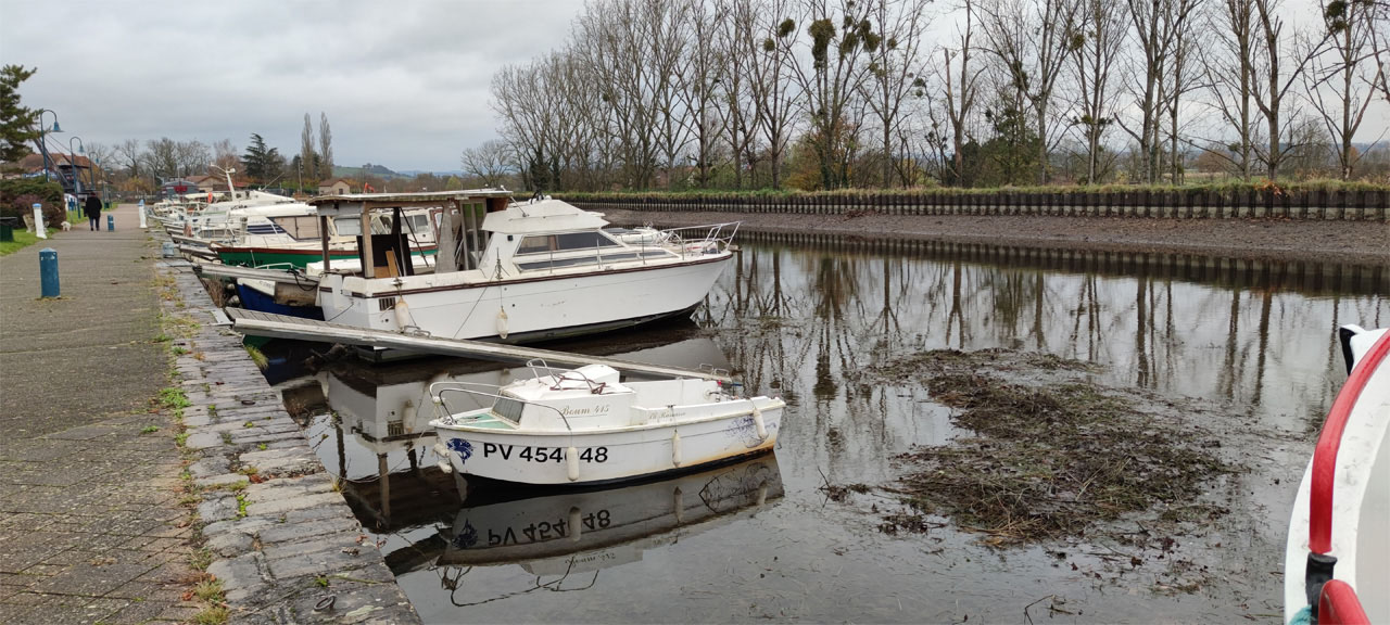 Niveau du canal dans le port de Briennon - 1m40