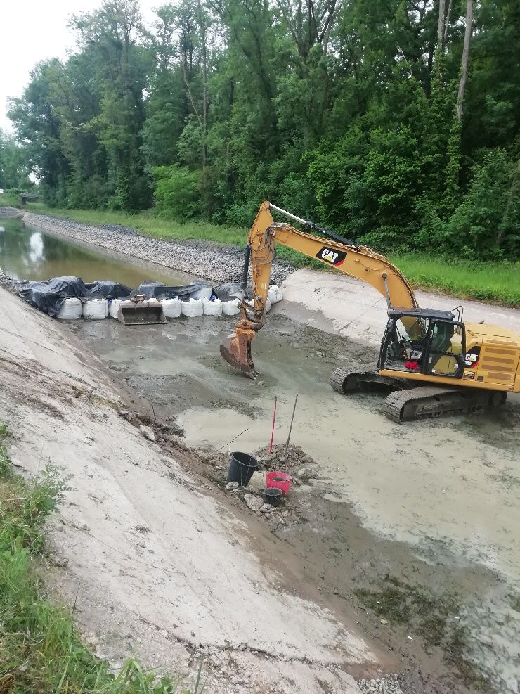 Travaux sur la brêche du bief de Briennon - Artaix